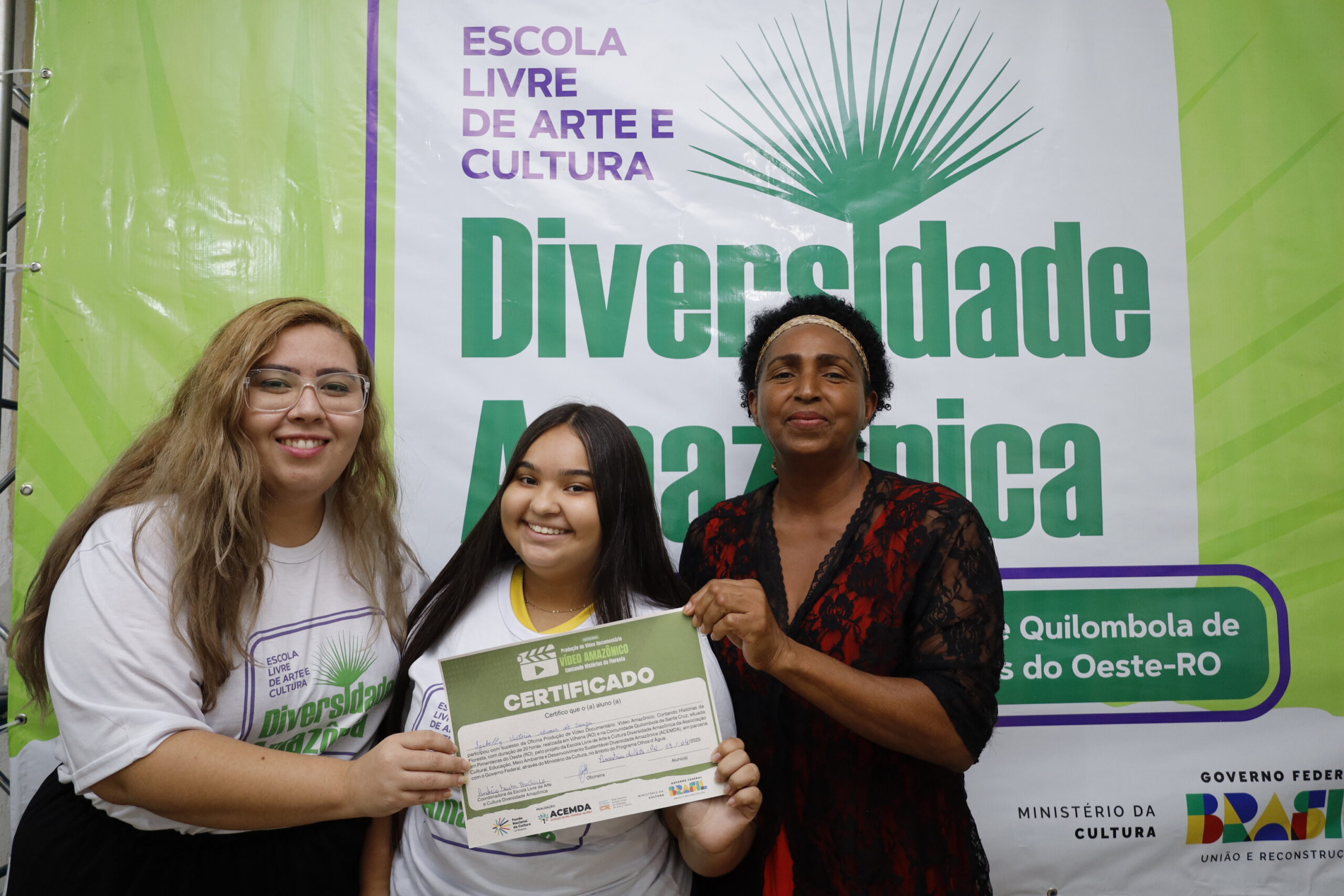 Escola Livre de Arte e Cultura Diversidade Amazônica capacita 50 alunos em oficina de vídeo documentário em RO